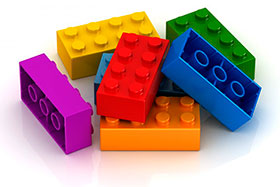 Разные по цвету блоки LEGO собираются в разные по форме конструкции, используя модульный принцип – чем не идея для творчества ландшафтного дизайнера
